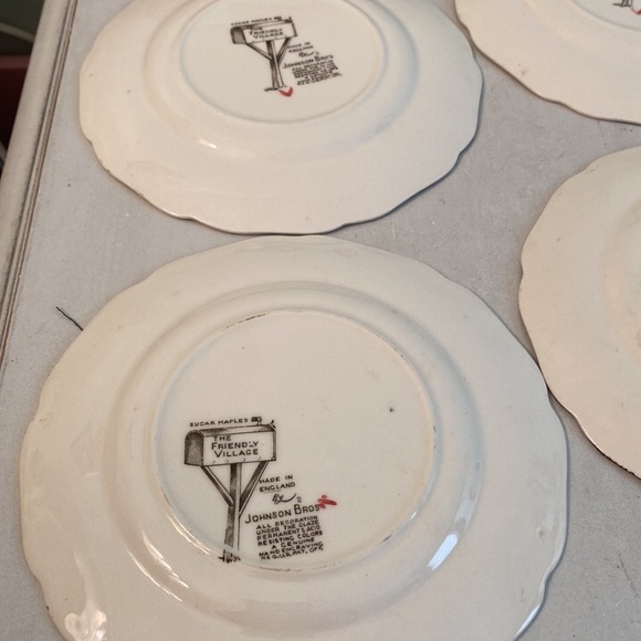 Vintage The Friendly Village by Jonhson Bros bread& Butter 6 plates - Picture 6 of 8